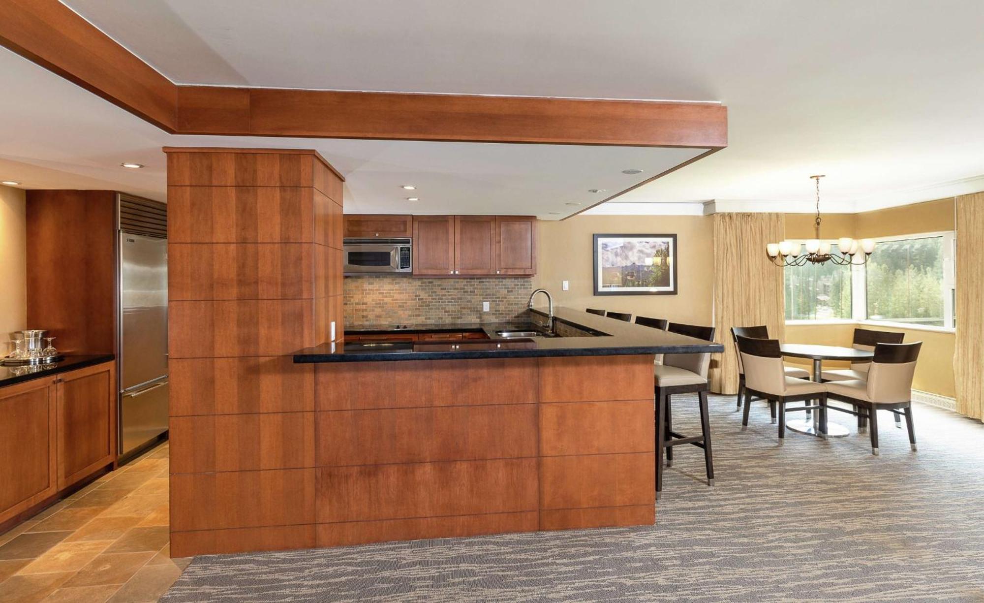 Hilton Whistler Resort & Spa Extérieur photo