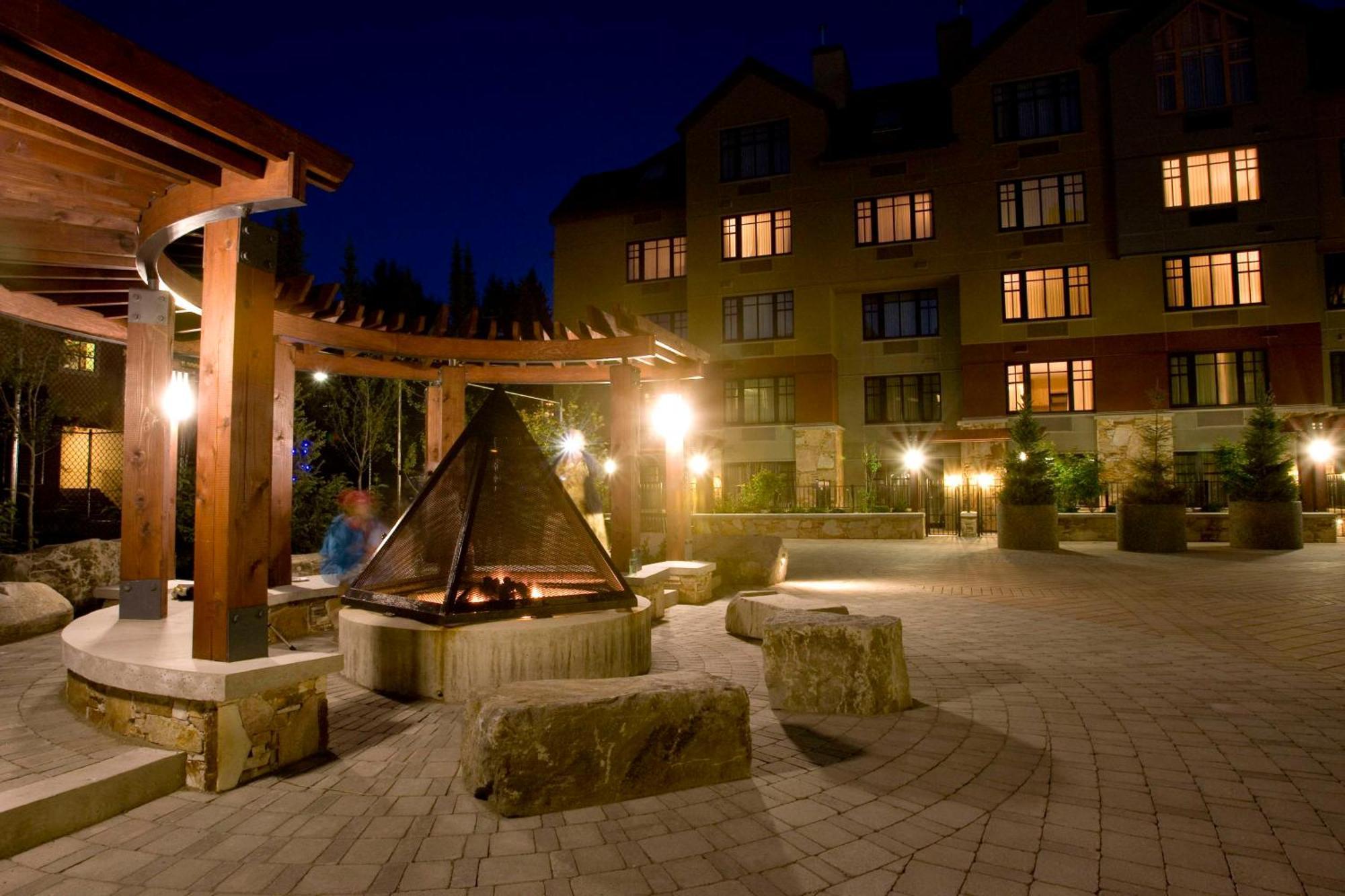Hilton Whistler Resort & Spa Extérieur photo