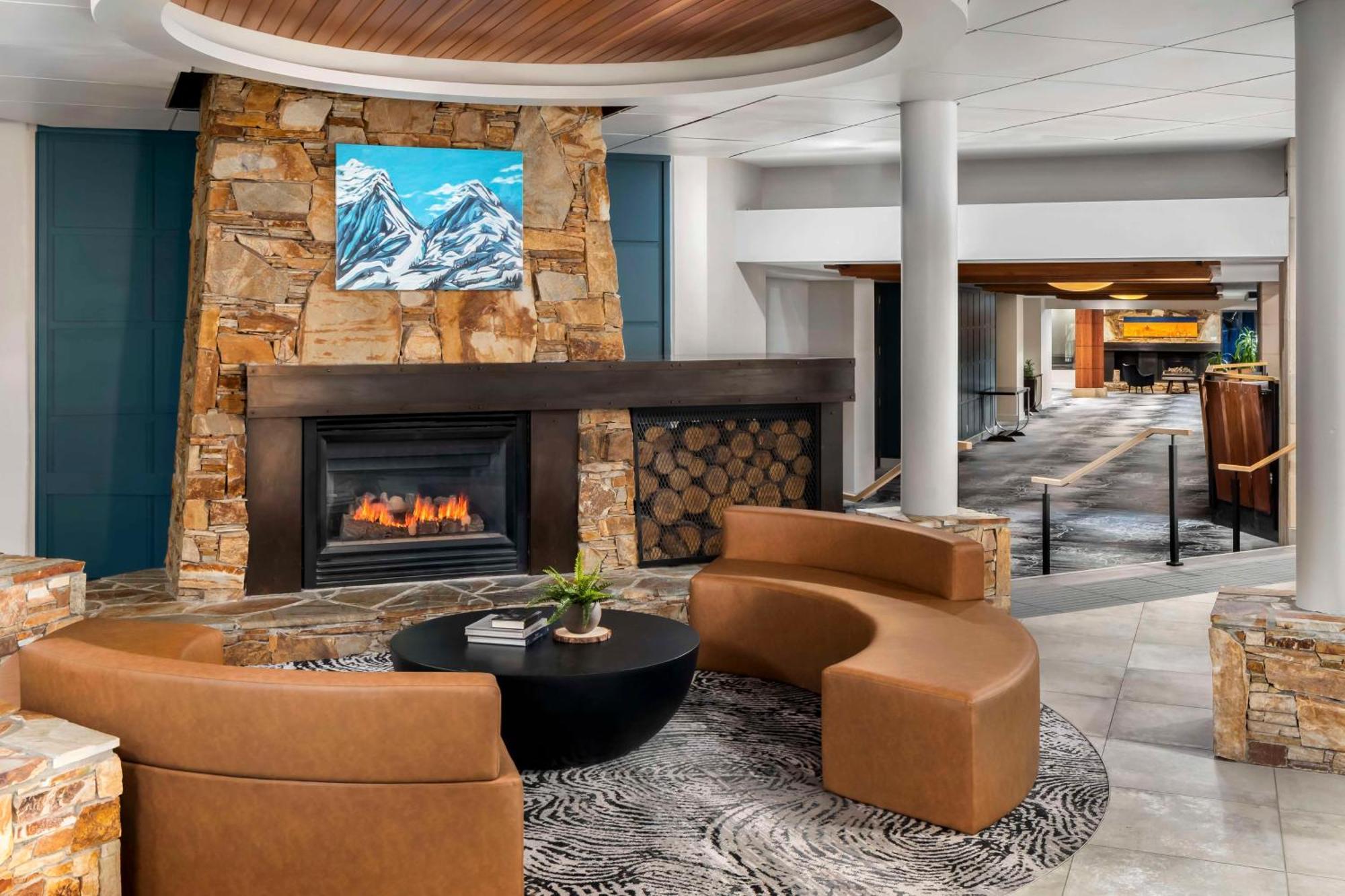 Hilton Whistler Resort & Spa Extérieur photo
