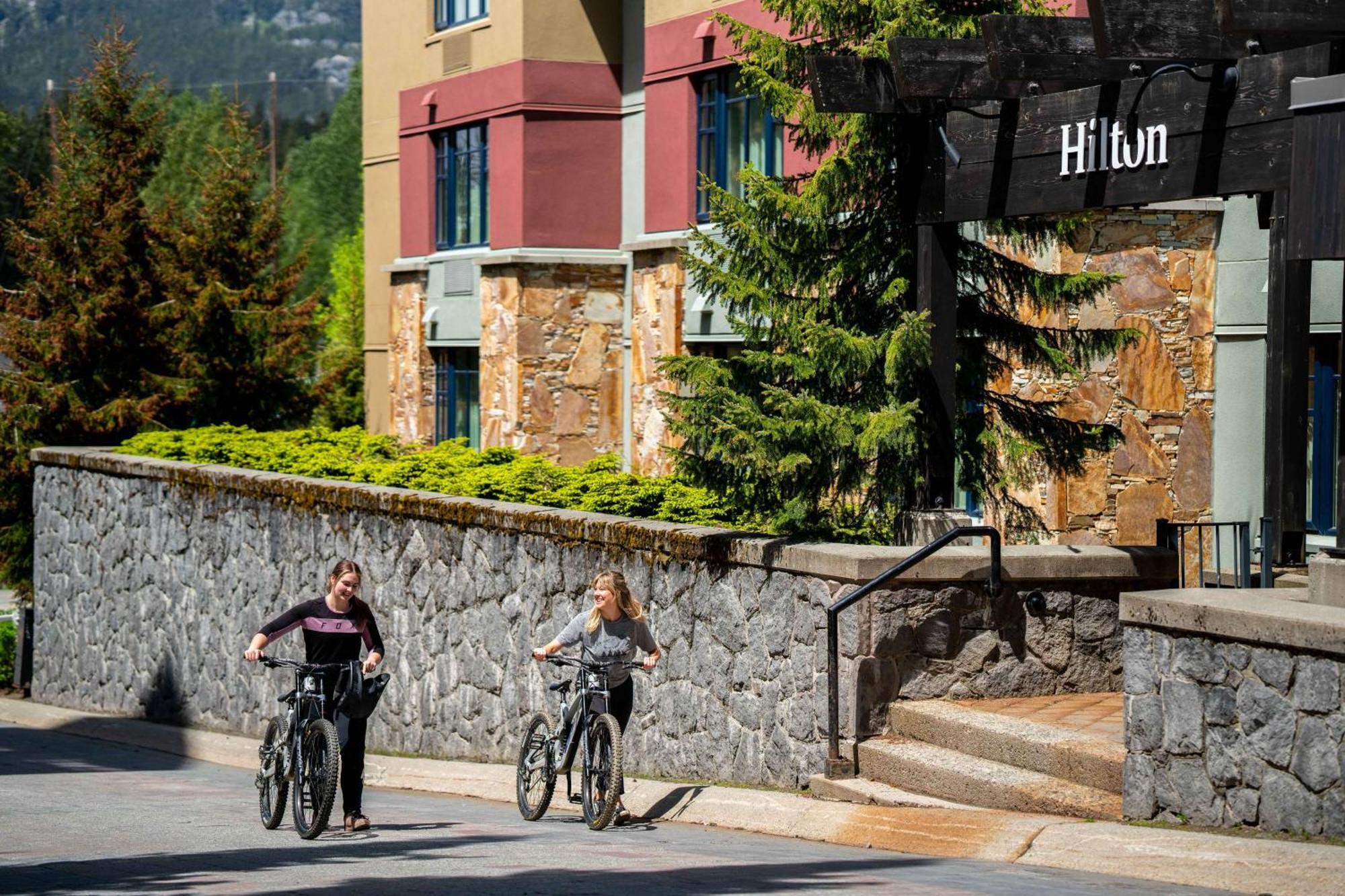 Hilton Whistler Resort & Spa Extérieur photo