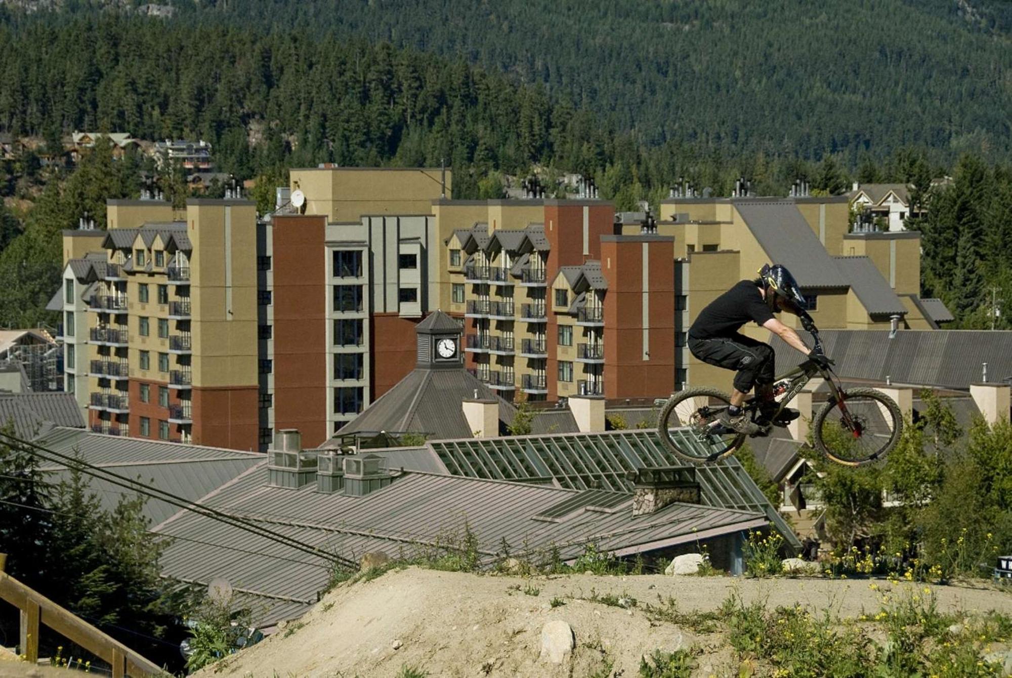 Hilton Whistler Resort & Spa Extérieur photo