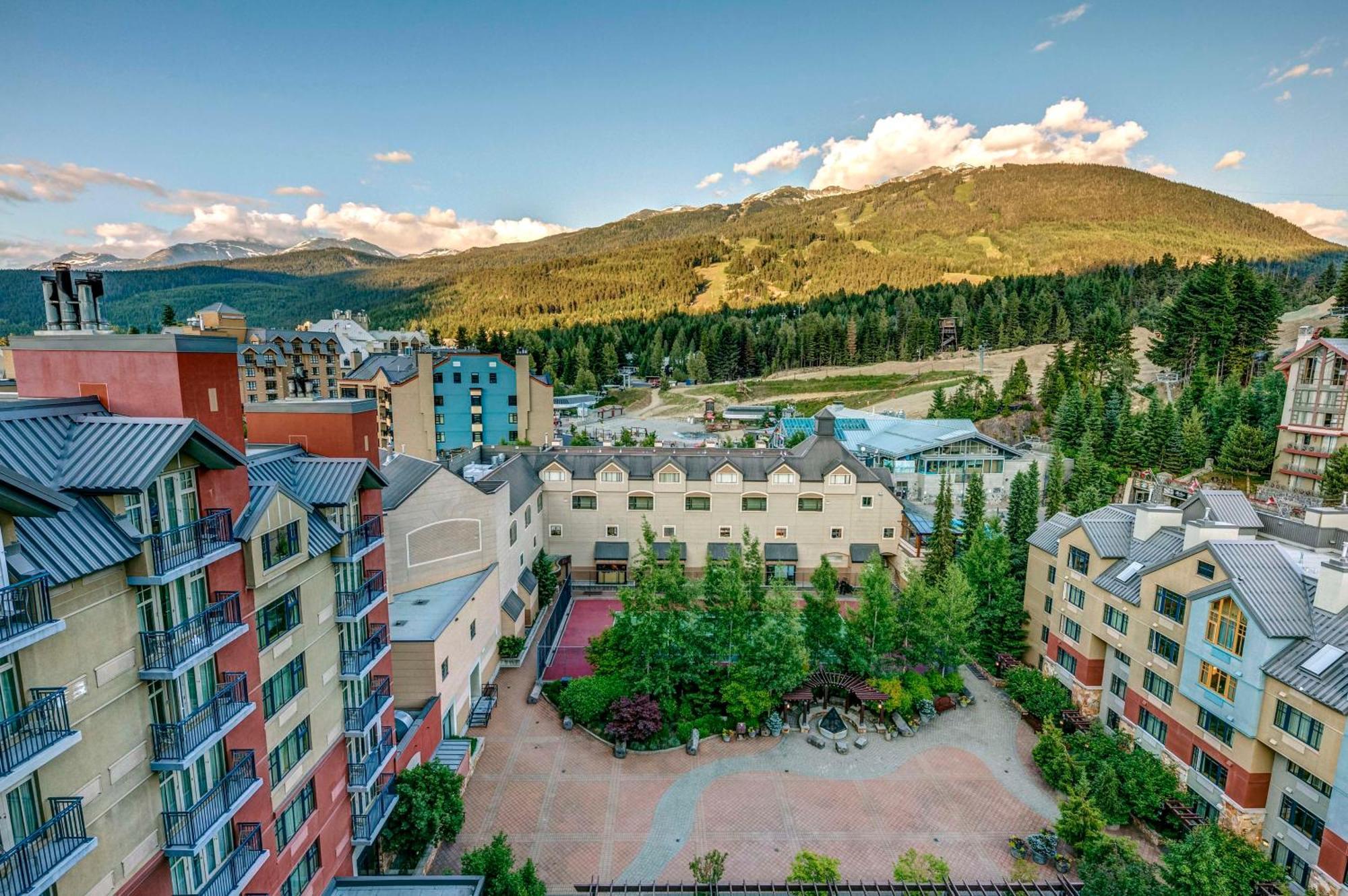 Hilton Whistler Resort & Spa Extérieur photo
